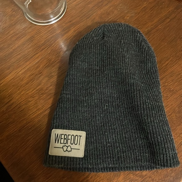 Web Foot  you know… loose top beanie with patch logo - Picture 2 of 4